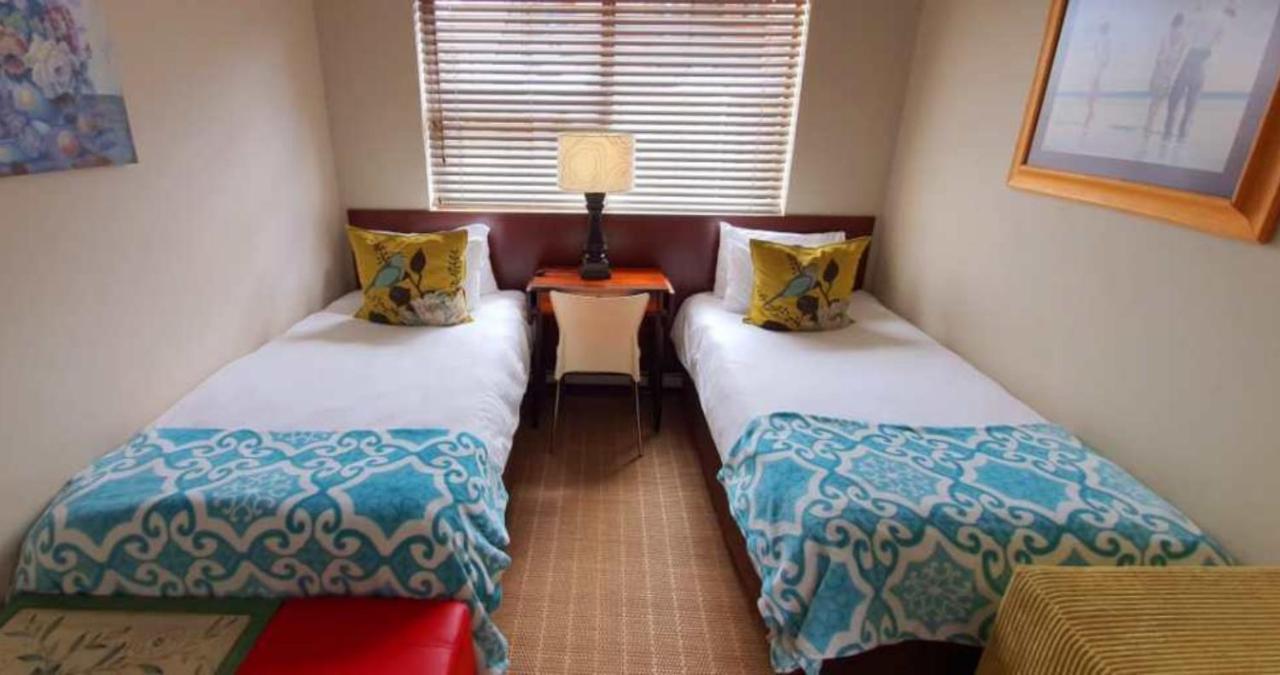 On The Beach Guesthouse Jeffreys Bay Εξωτερικό φωτογραφία