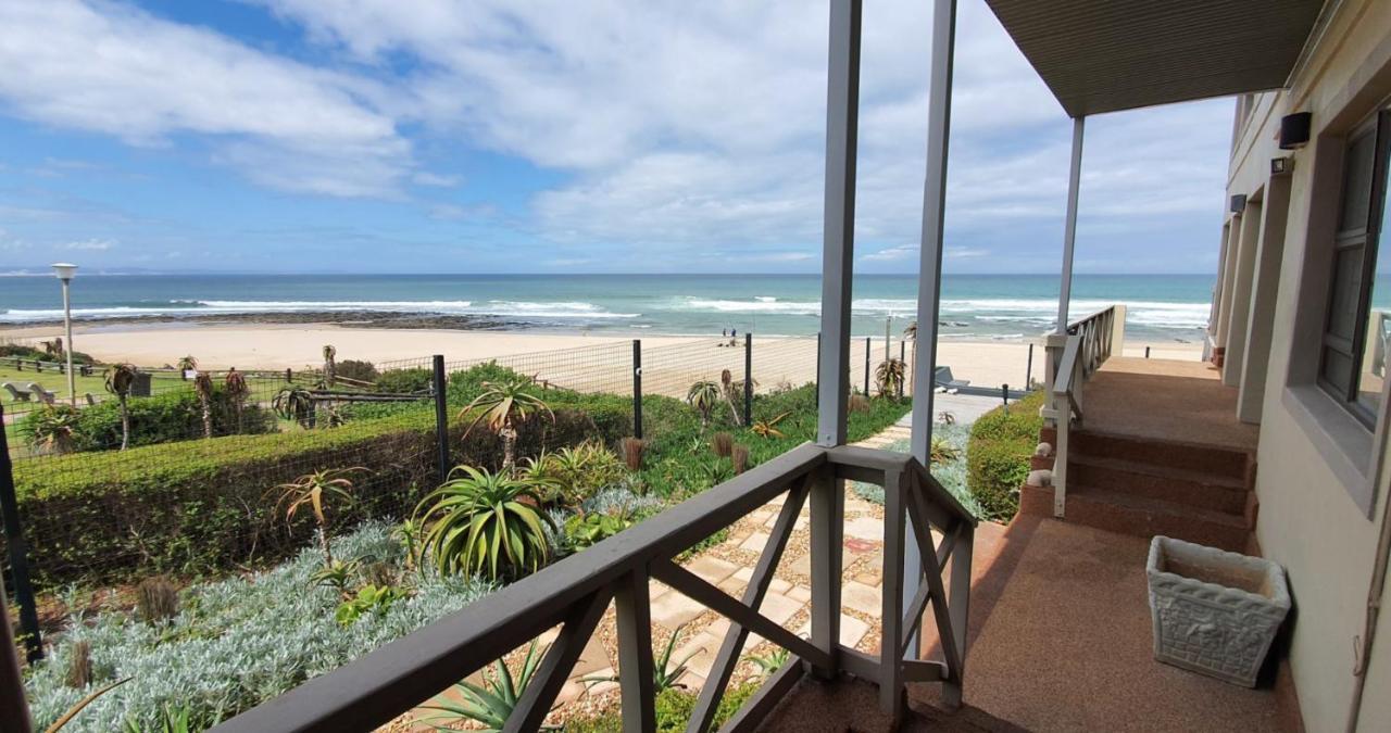 On The Beach Guesthouse Jeffreys Bay Εξωτερικό φωτογραφία