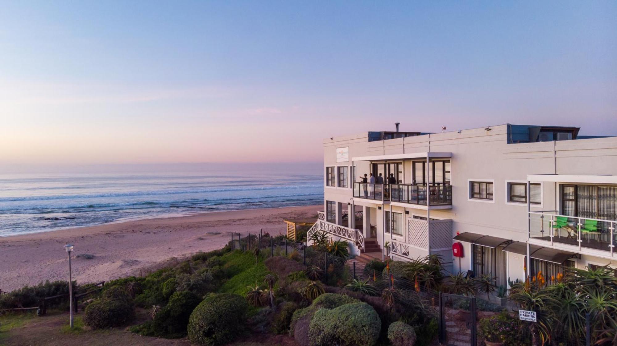 On The Beach Guesthouse Jeffreys Bay Εξωτερικό φωτογραφία