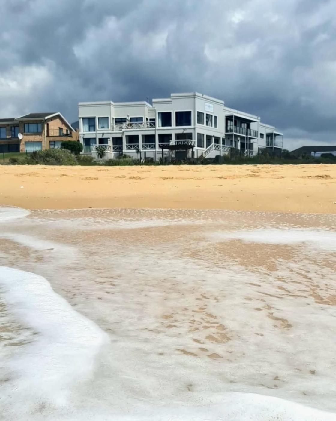 On The Beach Guesthouse Jeffreys Bay Εξωτερικό φωτογραφία