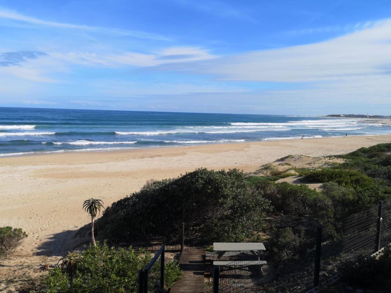 On The Beach Guesthouse Jeffreys Bay Εξωτερικό φωτογραφία